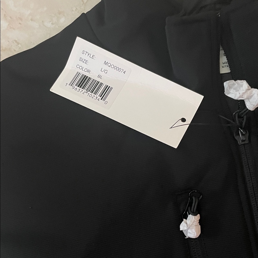 Black puffy Keystone Vest - Picture 3 of 6